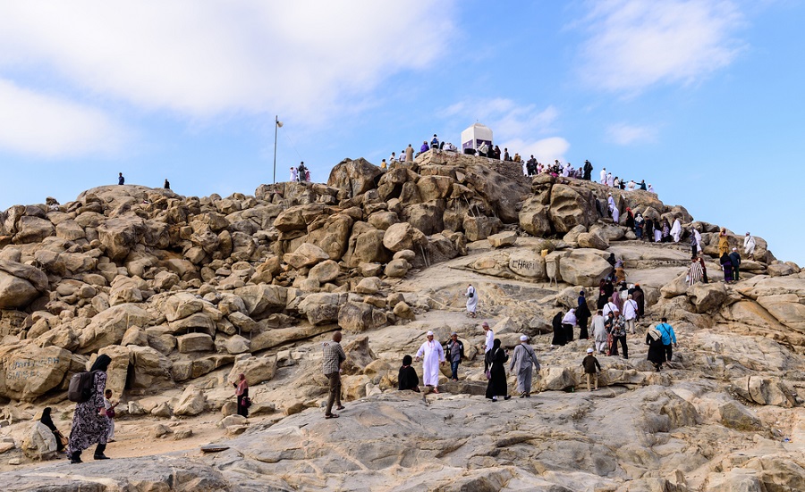 Pilgrims visiting Islamic holy sites during Ziyarat tour in Makkah and Madinah